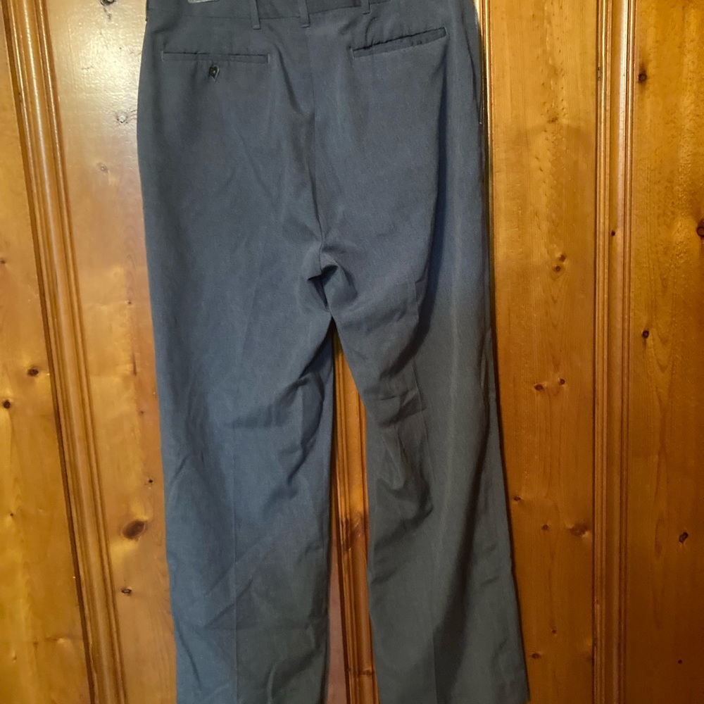Size 34/32 Men’s Haggar grey dress pants - Picture 2 of 4